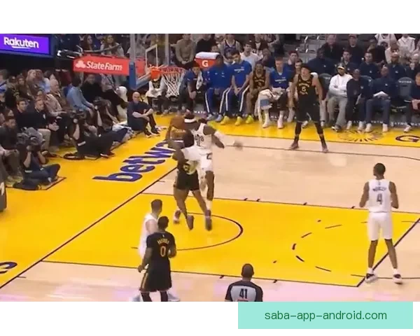 施罗德飞踹克莱尔引发争议 被判一级恶意犯规遭裁判严厉处罚